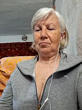 Snapshot of KlaudiaDarling chatting on 05.11.26 KlaudiaDarling online show from 05.11.26