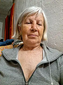 Snapshot of KlaudiaDarling chatting on 05.17.26 KlaudiaDarling online show from 05.17.26