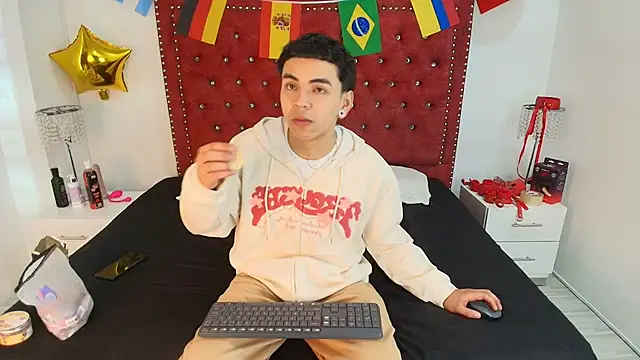 Snapshot of Jaden_and_sofia chatting on 07.09.26 Jaden and sofia online show from 07.09.26