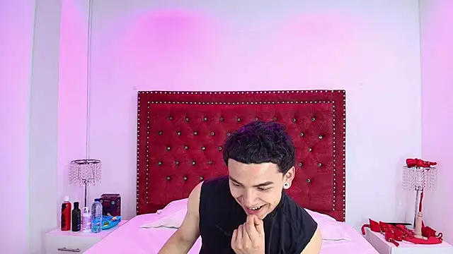 Snapshot of Jaden_and_sofia chatting on 07.26.26 Jaden and sofia online show from 07.26.26