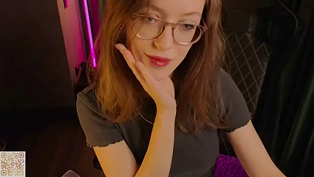 Snapshot of emmasday chatting on 02.06.26 emmasday online show from 02.06.26