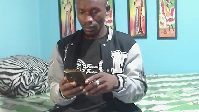 Snapshot of miltonjjakee chatting on 12.23.25 miltonjjakee online show from 12.23.25