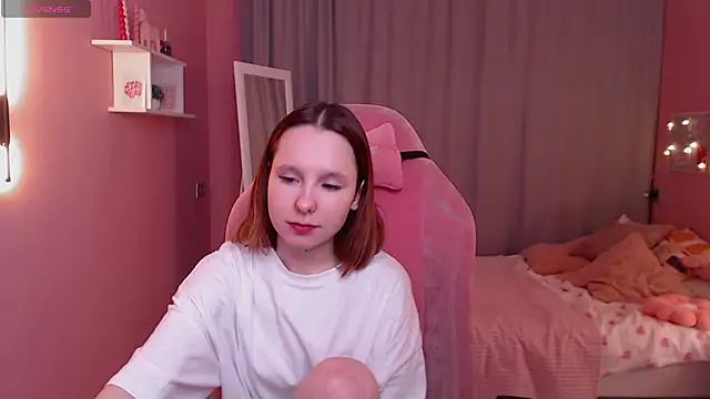 Snapshot of Haya_Harareet chatting on 01.11.26 Haya Harareet online show from 01.11.26