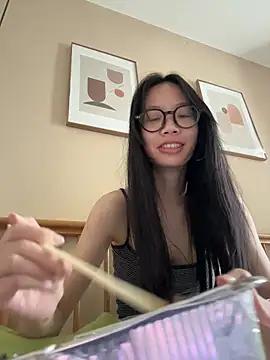 Snapshot of PetiteTight chatting on 05.18.26 PetiteTight online show from 05.18.26