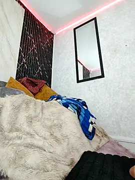 Isis Hot   online show from 02.28.26