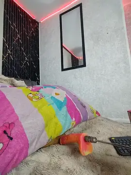 Isis Hot   online show from 03.28.26