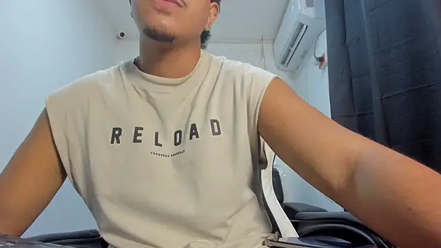 Snapshot of Darkalphax1 chatting on 01.08.26 Darkalphax1 online show from 01.08.26