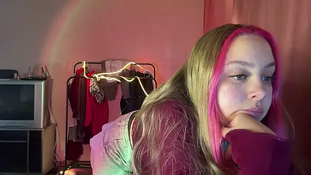 ZoraDearmon online show from 02.05.26