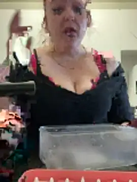 KittyCreamKisses online show from 02.01.26