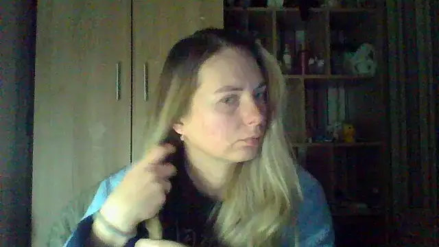 VikiLove765 online show from 02.11.26