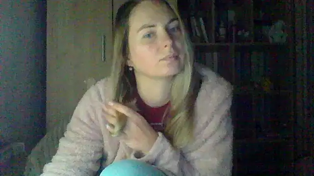 VikiLove765 online show from 02.16.26