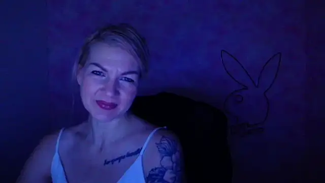 Snapshot of Madonna_Fire chatting on 01.09.26 Madonna Fire online show from 01.09.26