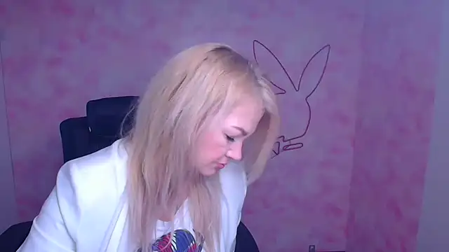 Snapshot of Madonna_Fire chatting on 01.11.26 Madonna Fire online show from 01.11.26