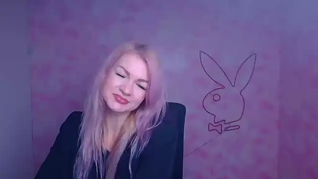 Snapshot of Madonna_Fire chatting on 01.12.26 Madonna Fire online show from 01.12.26