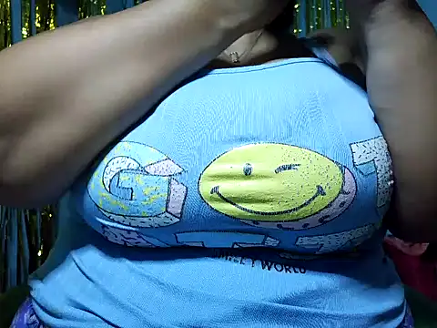 Snapshot of schoco_milff chatting on 07.06.26 schoco milff online show from 07.06.26