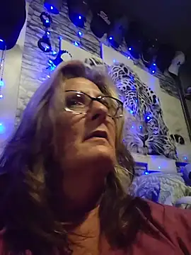 Snapshot of HotAzMilf chatting on 06.29.26 HotAzMilf online show from 06.29.26