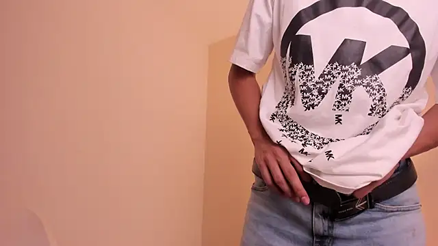 Snapshot of AustinTowers chatting on 02.27.26 AustinTowers online show from 02.27.26