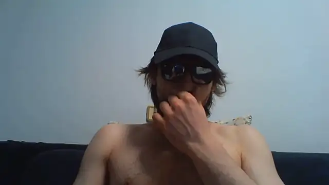 Snapshot of KaelNox chatting on 06.14.26 KaelNox online show from 06.14.26