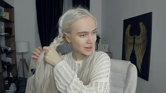 KristalCrowner online show from 02.19.26