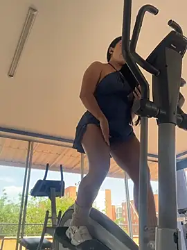 RoseOnYou online show from 04.18.26