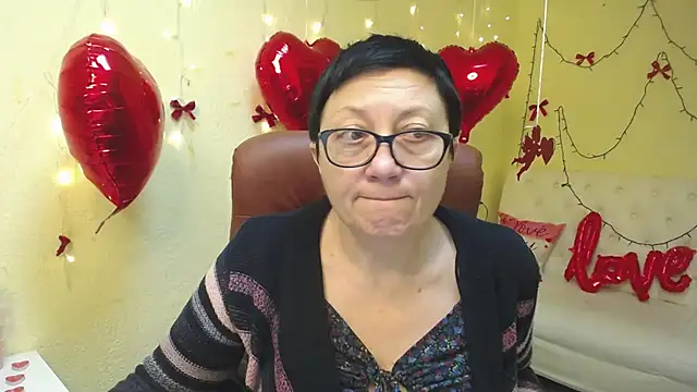 Snapshot of EmilyL0ve chatting on 02.06.26 EmilyL0ve online show from 02.06.26