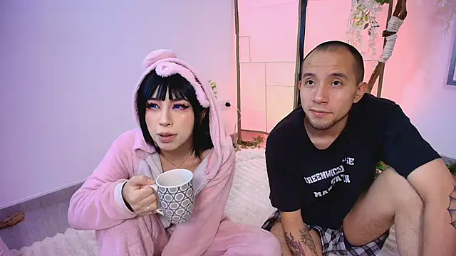 Snapshot of Xayah_and_Rakan chatting on 05.12.26 Xayah and Rakan online show from 05.12.26