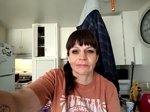 Snapshot of Petitegreeneyez69 chatting on 06.08.26 Petitegreeneyez69 online show from 06.08.26