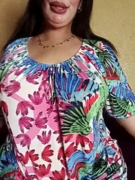 Snapshot of charmoutak_nada chatting on 05.17.26 charmoutak nada online show from 05.17.26