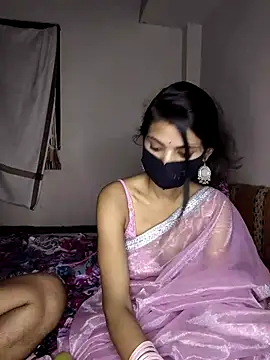 Snapshot of rani_coupleee chatting on 04.22.26 rani coupleee online show from 04.22.26