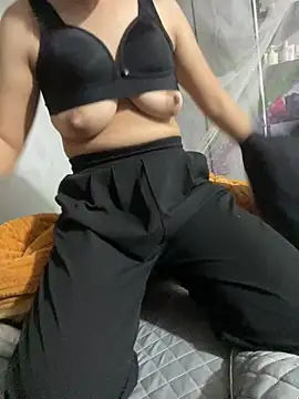 Snapshot of Likine002 chatting on 01.14.26 Likine002 online show from 01.14.26