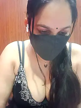 Snapshot of 01Roshani chatting on 04.22.26 01Roshani online show from 04.22.26
