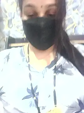 Snapshot of 01Roshani chatting on 05.14.26 01Roshani online show from 05.14.26