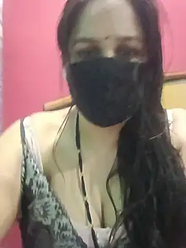 Snapshot of 01Roshani chatting on 05.17.26 01Roshani online show from 05.17.26