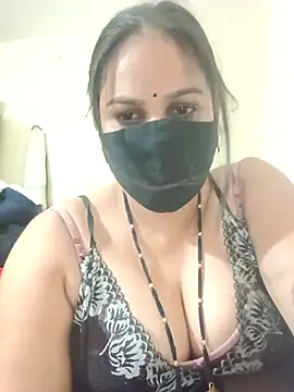 Snapshot of 01Roshani chatting on 05.25.26 01Roshani online show from 05.25.26
