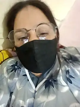 Snapshot of 01Roshani chatting on 05.28.26 01Roshani online show from 05.28.26