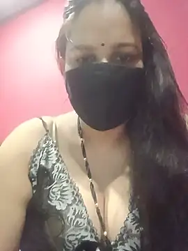 Snapshot of 01Roshani chatting on 06.19.26 01Roshani online show from 06.19.26