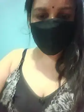 Snapshot of 01Roshani chatting on 06.25.26 01Roshani online show from 06.25.26