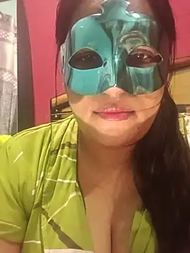 Snapshot of 01Roshani chatting on 07.13.26 01Roshani online show from 07.13.26