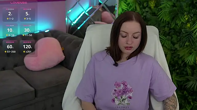 Snapshot of AlexaFleur chatting on 06.15.26 AlexaFleur online show from 06.15.26