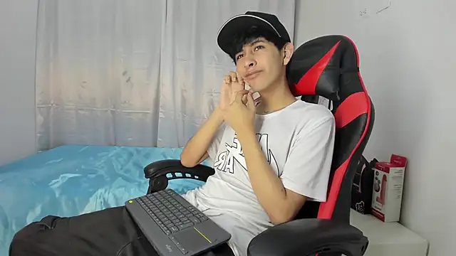 Snapshot of julian_xx chatting on 05.04.26 julian xx online show from 05.04.26