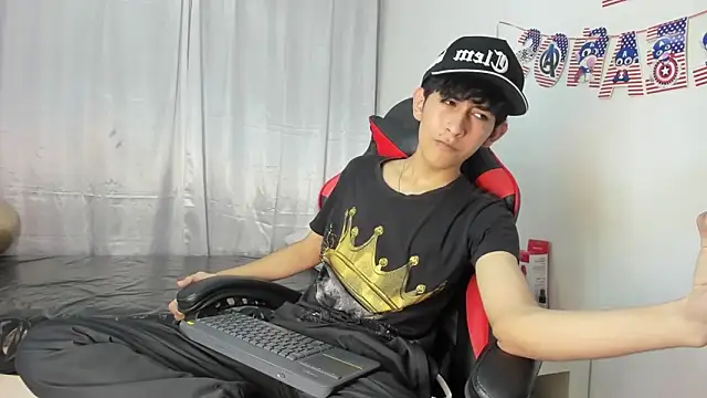 Snapshot of julian_xx chatting on 05.15.26 julian xx online show from 05.15.26
