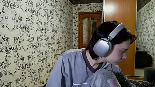 LxayBloom online show from 03.17.26