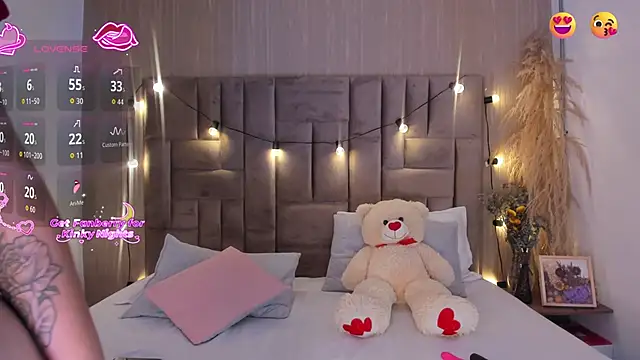 Snapshot of MiiaGreys chatting on 03.05.26 MiiaGreys online show from 03.05.26