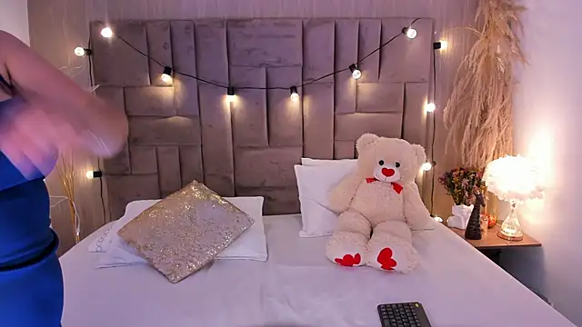 Snapshot of MiiaGreys chatting on 03.27.26 MiiaGreys online show from 03.27.26