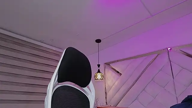 mia gatesvg online show from 03.11.26