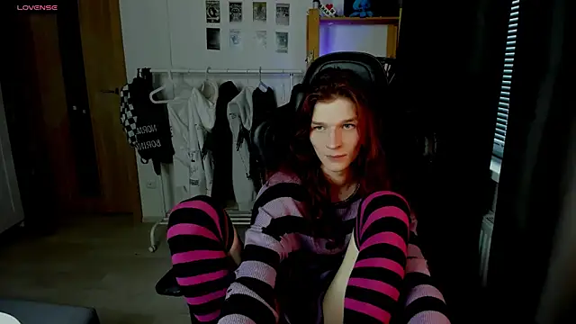 Snapshot of iceseeker2 chatting on 04.04.26 iceseeker2 online show from 04.04.26