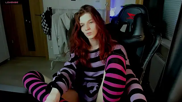 Snapshot of iceseeker2 chatting on 04.05.26 iceseeker2 online show from 04.05.26