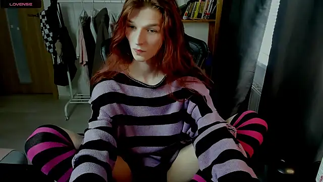 Snapshot of iceseeker2 chatting on 04.12.26 iceseeker2 online show from 04.12.26