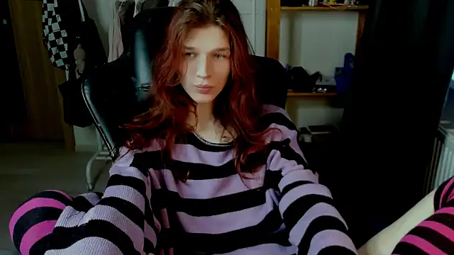 Snapshot of iceseeker2 chatting on 04.13.26 iceseeker2 online show from 04.13.26