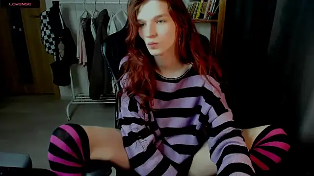 Snapshot of iceseeker2 chatting on 04.14.26 iceseeker2 online show from 04.14.26